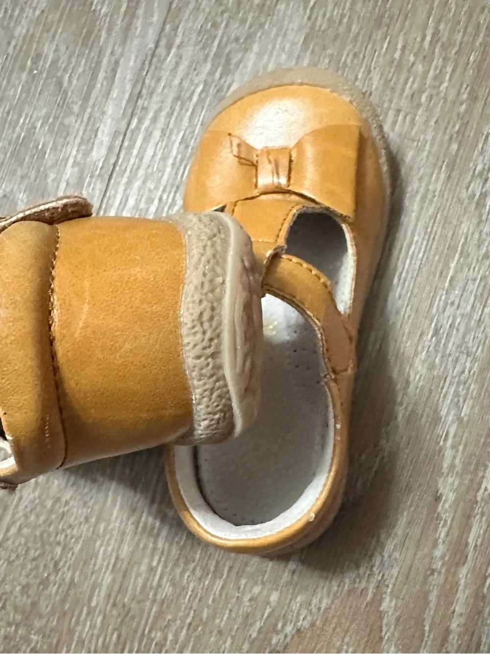 Girls' L'Amour Emma Bow T-Strap Mary Jane Shoe VGC Size 5 Tan Baby Toddler